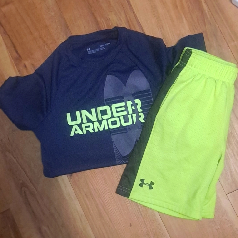 Boys Under Armour outfit small size 6